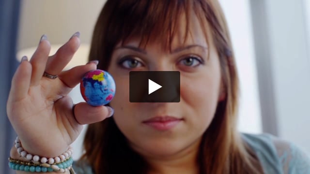 La historia de Emily: Una persona pequeña, una vida grande (enanismo)