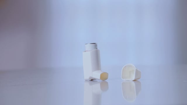 Using an Inhaler With a Spacer